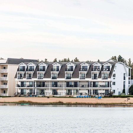 Quality Inn & Suites Mackinaw City Beachfront Extérieur photo
