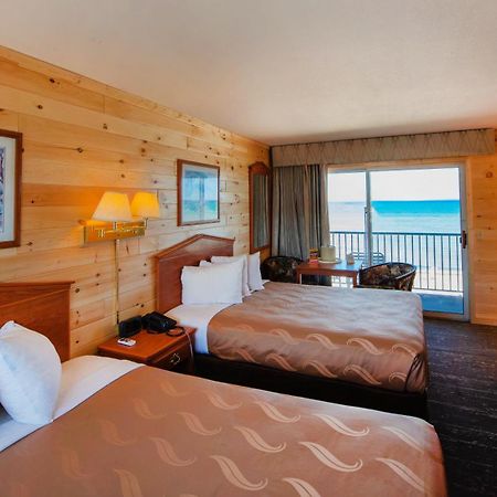 Quality Inn & Suites Mackinaw City Beachfront Extérieur photo