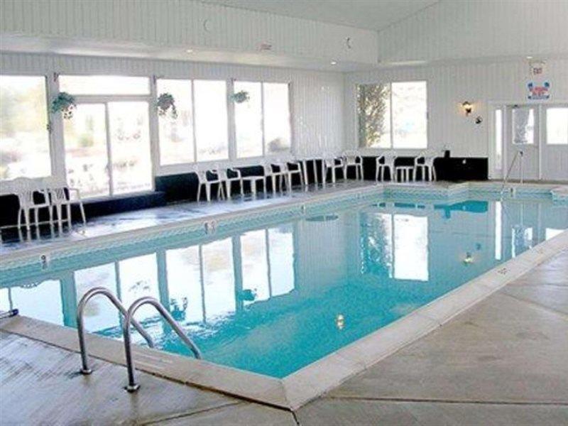 Quality Inn & Suites Mackinaw City Beachfront Extérieur photo