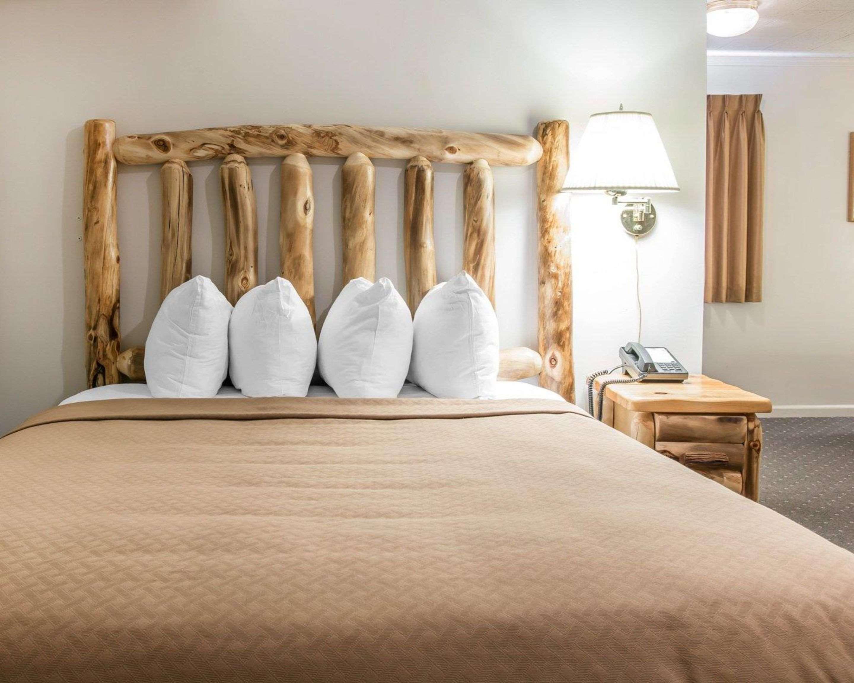 Quality Inn & Suites Mackinaw City Beachfront Extérieur photo