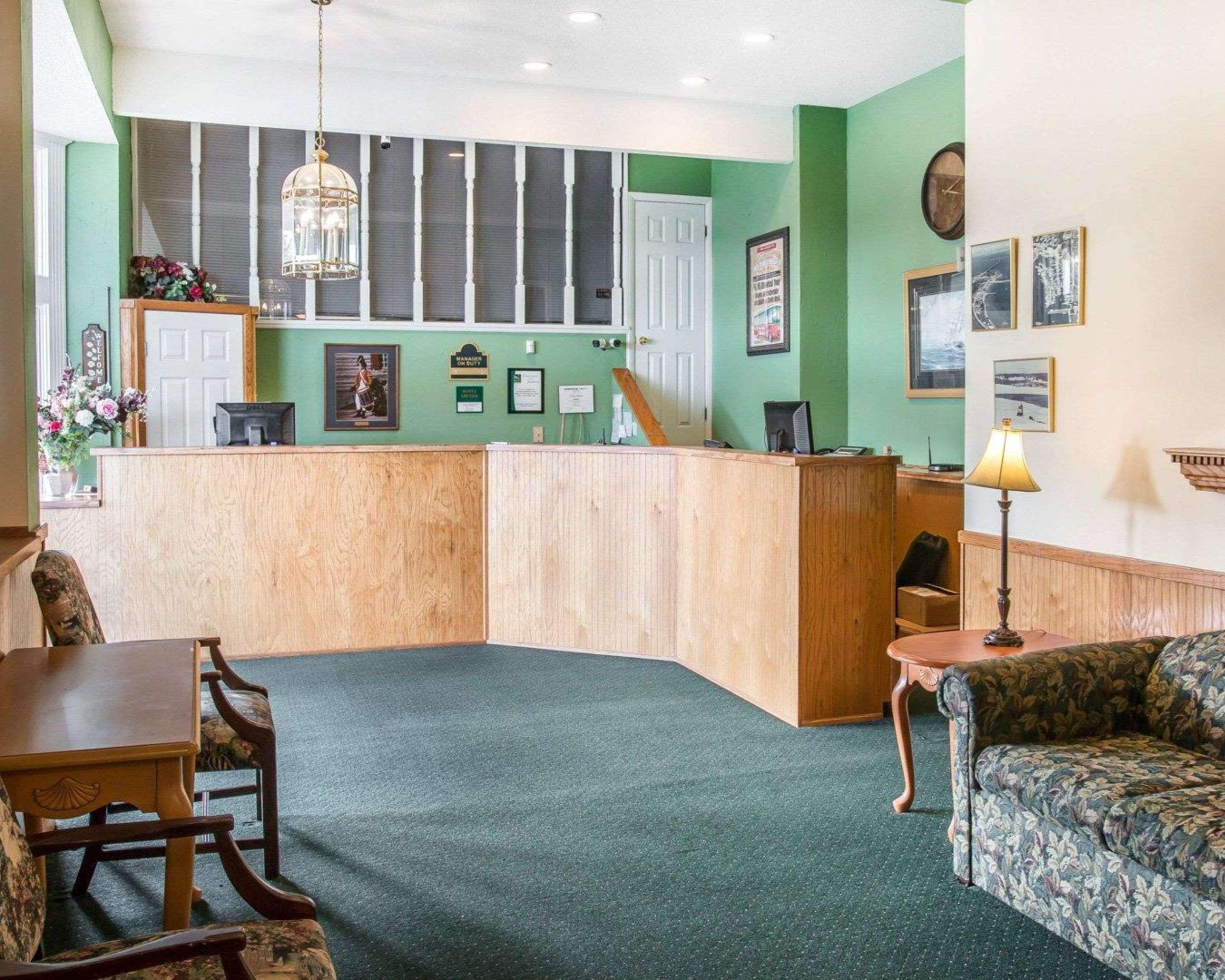 Quality Inn & Suites Mackinaw City Beachfront Extérieur photo