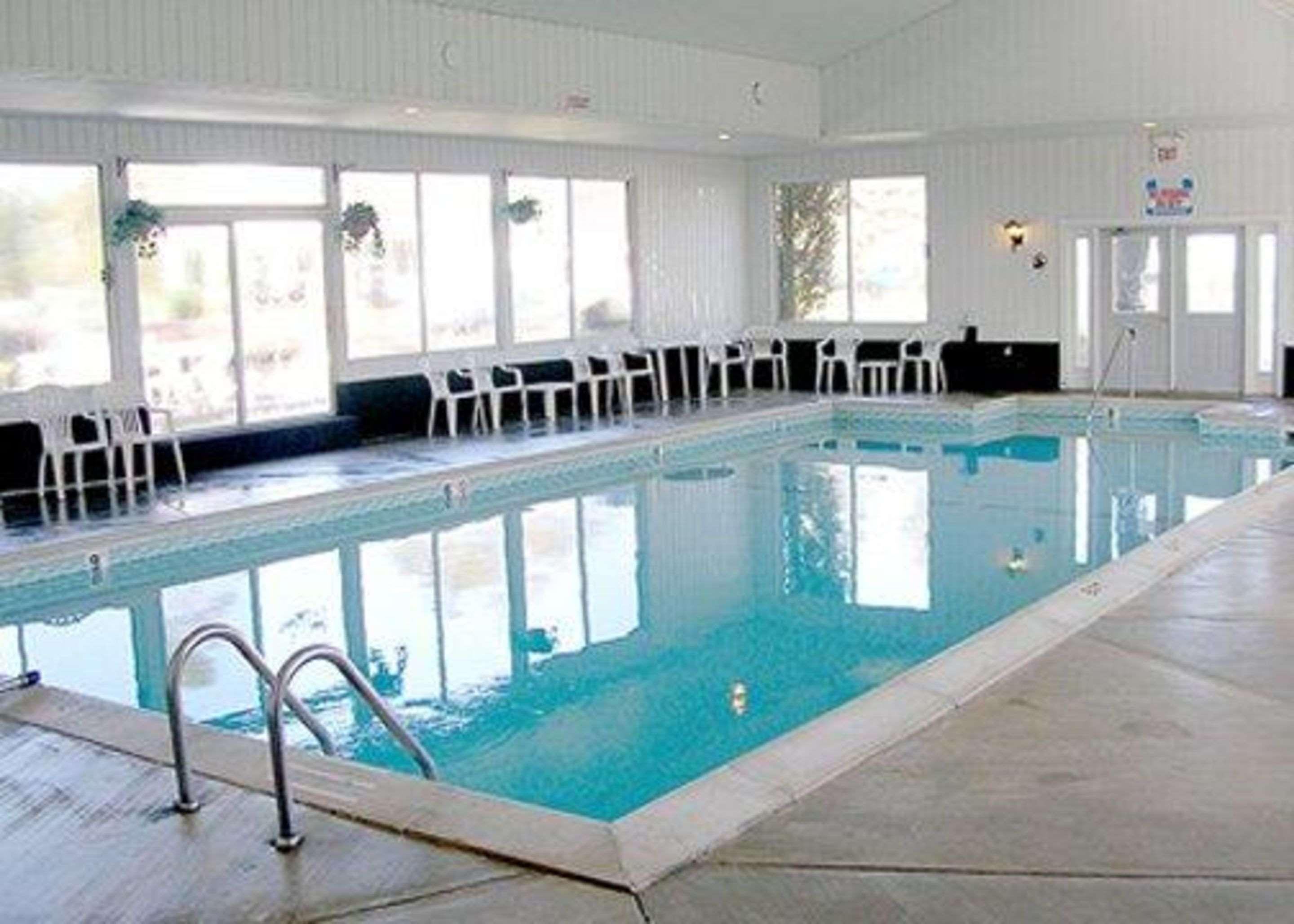 Quality Inn & Suites Mackinaw City Beachfront Facilités photo