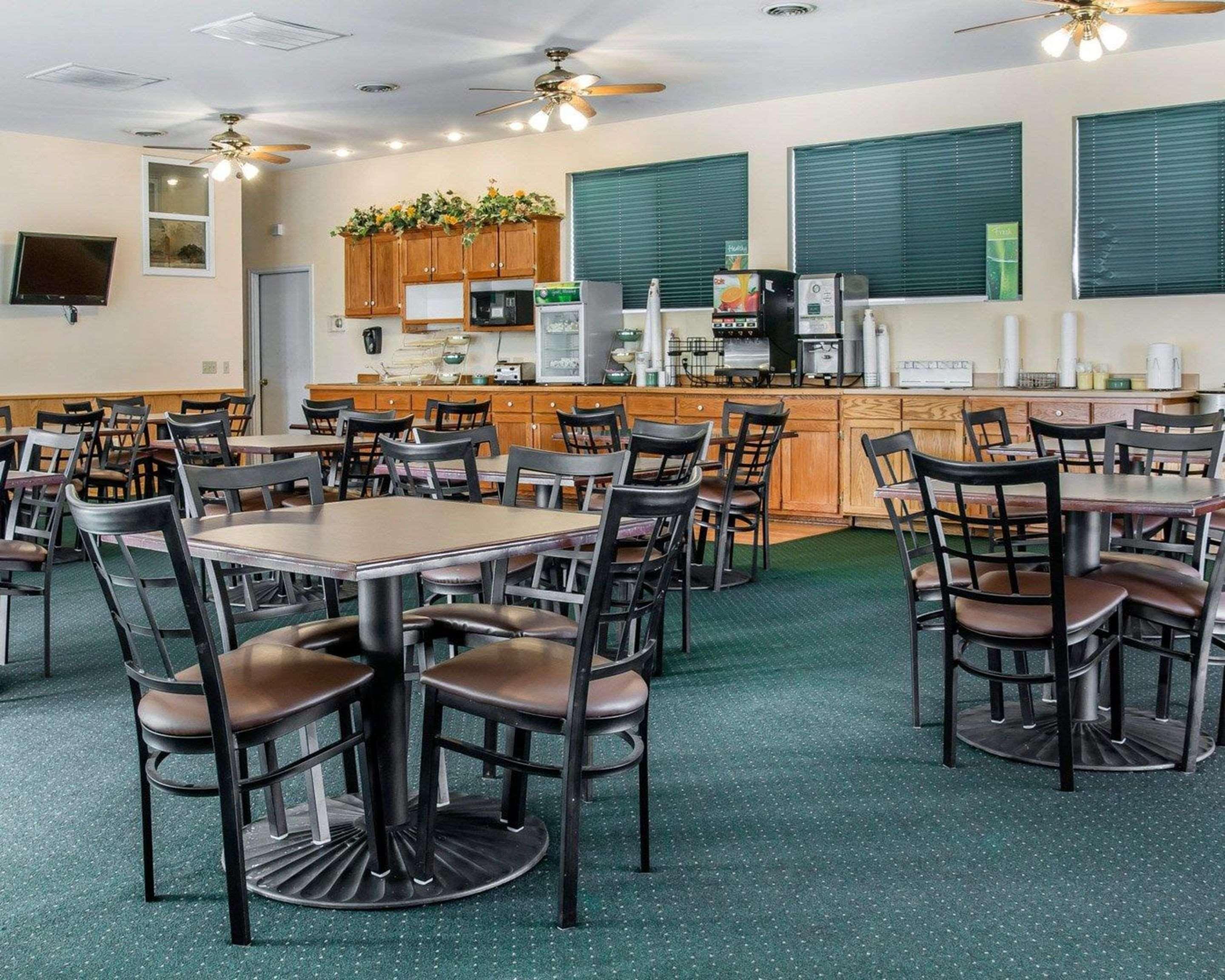 Quality Inn & Suites Mackinaw City Beachfront Extérieur photo