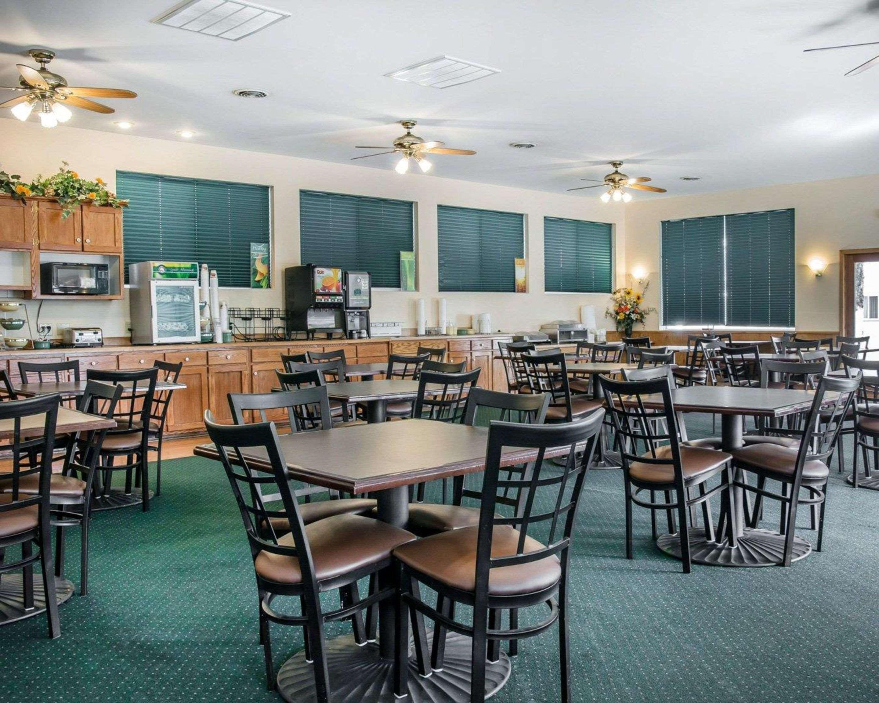 Quality Inn & Suites Mackinaw City Beachfront Extérieur photo
