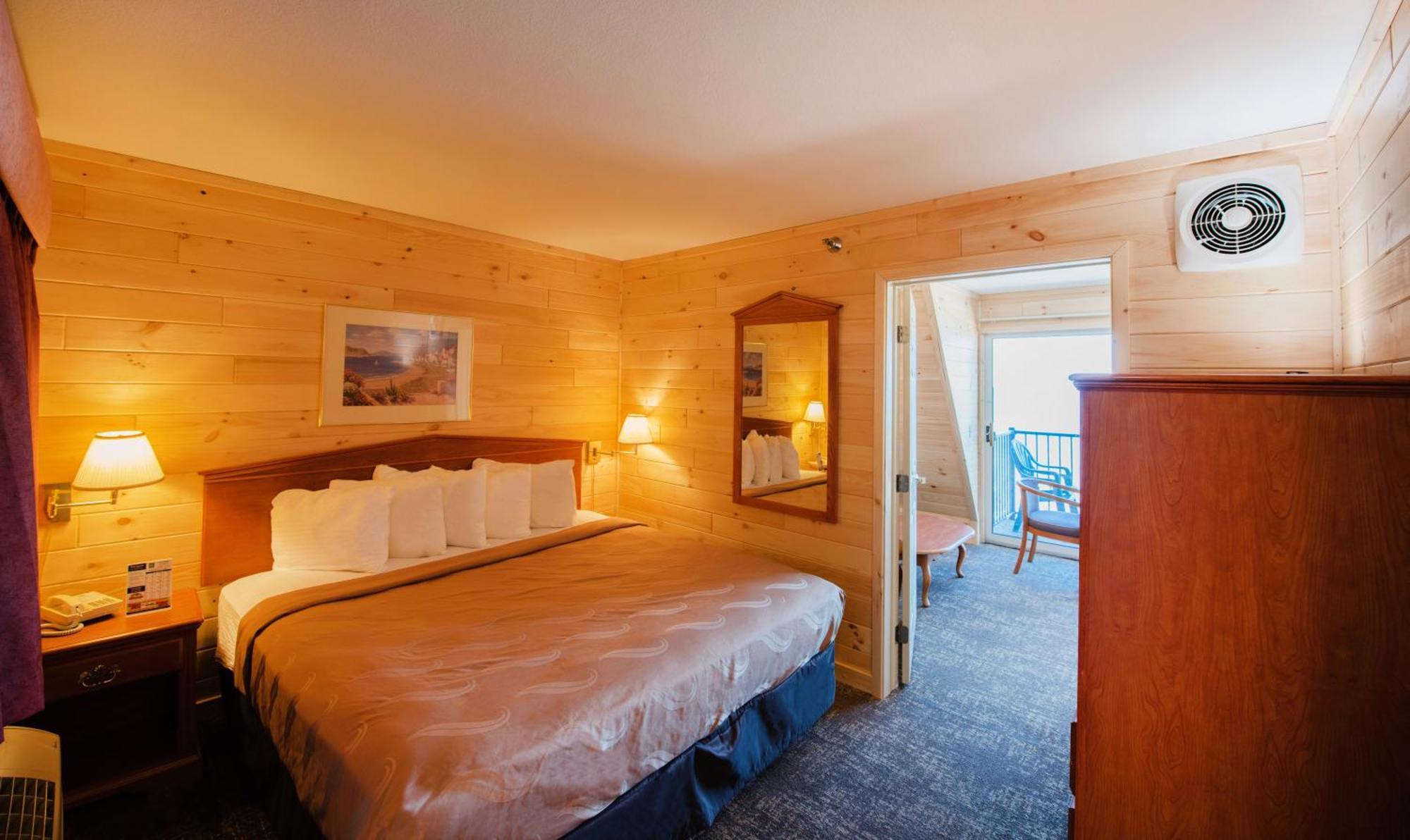 Quality Inn & Suites Mackinaw City Beachfront Extérieur photo