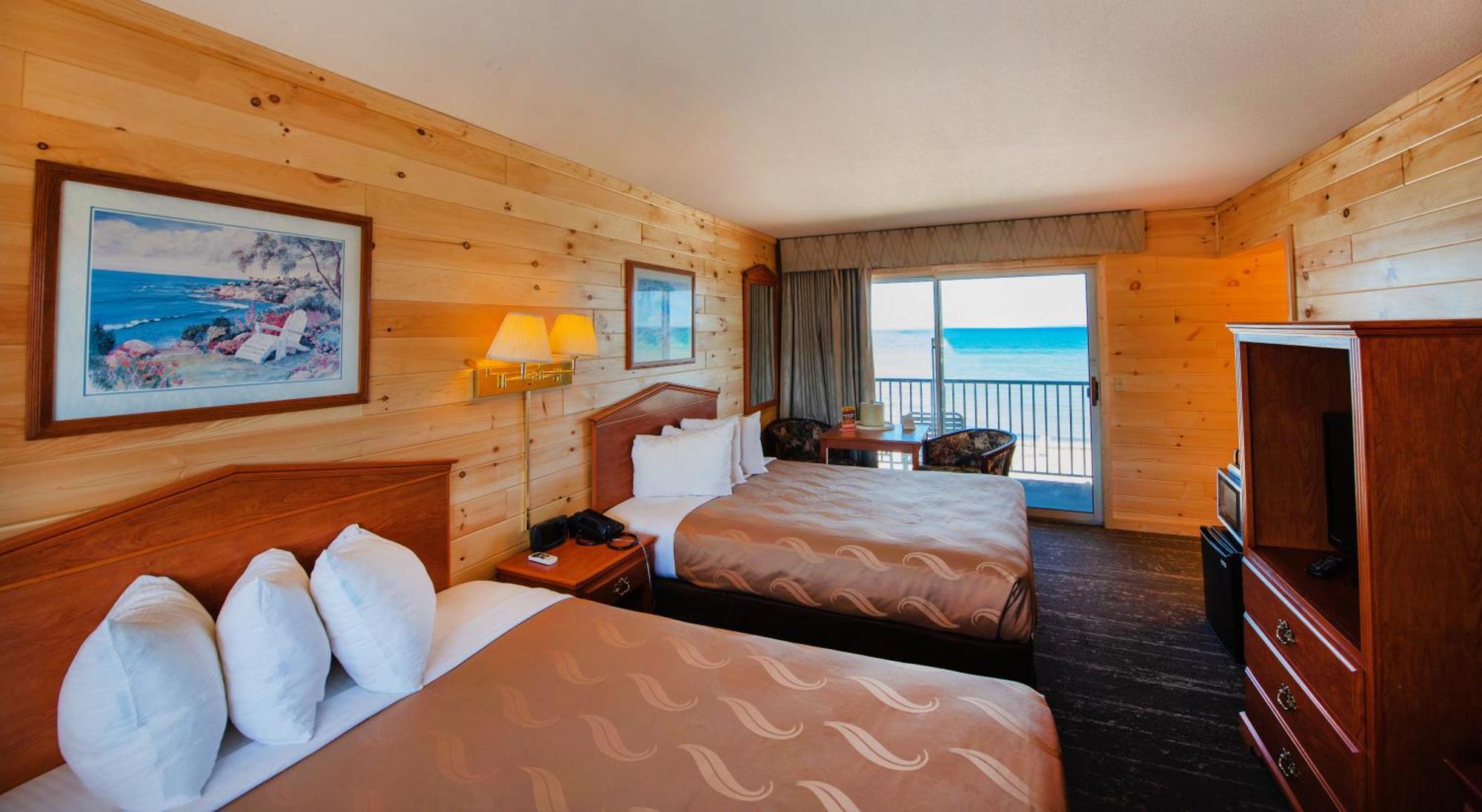 Quality Inn & Suites Mackinaw City Beachfront Extérieur photo