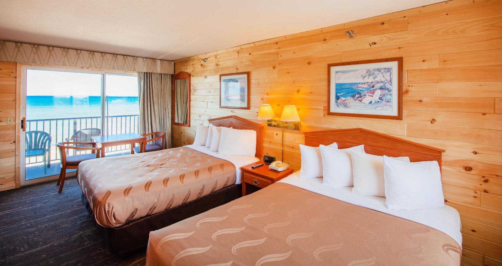 Quality Inn & Suites Mackinaw City Beachfront Extérieur photo