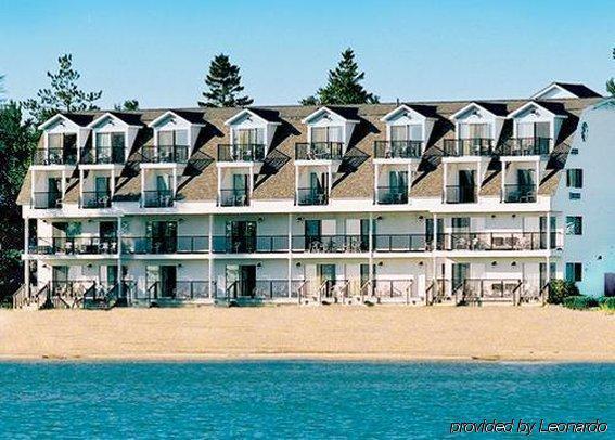 Quality Inn & Suites Mackinaw City Beachfront Extérieur photo