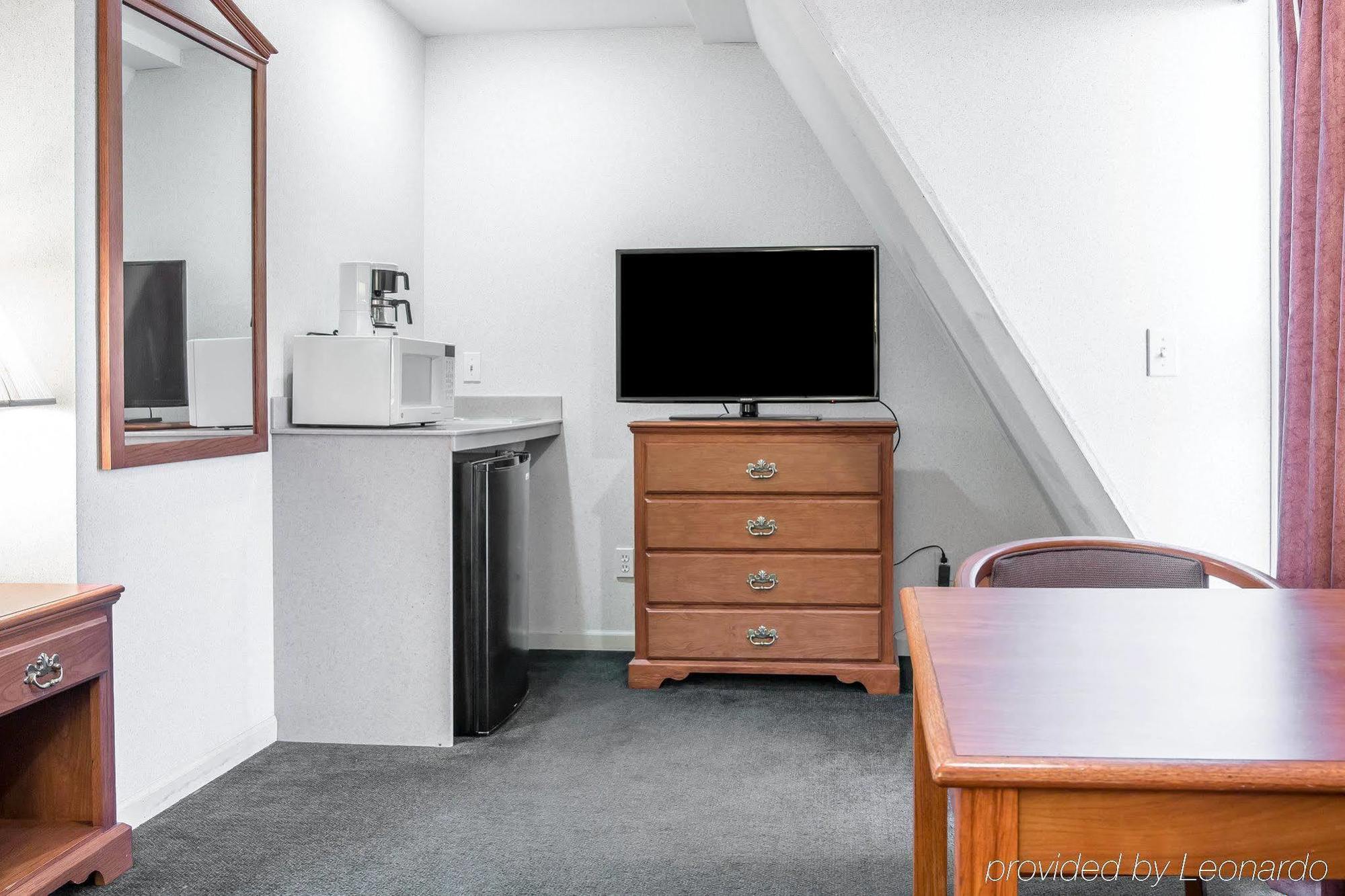 Quality Inn & Suites Mackinaw City Beachfront Extérieur photo